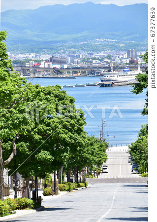 View of the ferry boat Mashumaru from Hachimanzaka 67377639