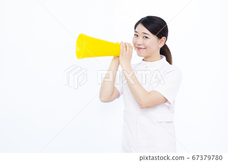 30s Female Nurse 67379780