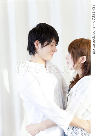 凝視彼此的夫婦 凝視彼此的夫婦 67381458