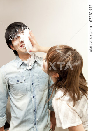 Men and women throwing pies 67381952
