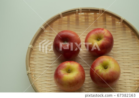 竹筐里的爵士蘋果 竹筐里的爵士蘋果 67382163