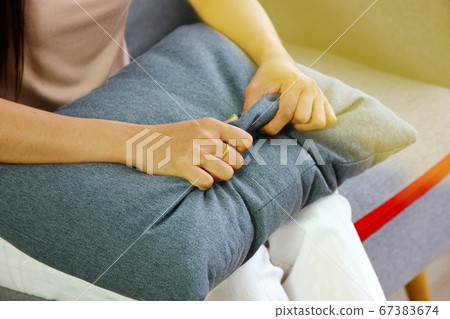 Asian woman patient pinch to gray pillow  between  67383674
