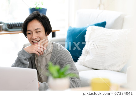Men having an online meeting [indoor] 67384041