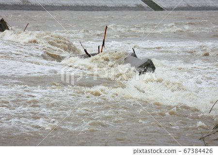 Increased water 67384426