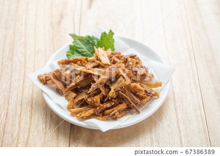 Deep fried burdock root 67386389