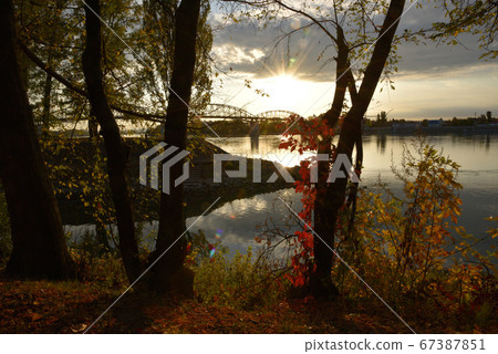 金煌裕陽金煌裕齋劍天碑，照亮良亮塔格里卡瓦里之庫里瓦瓦里橋。 Yayumi Kageru的影子。 67387851