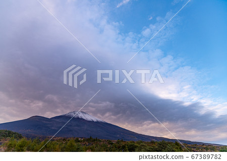 (靜岡縣)從富士山/御殿場口望去的山脈 (靜岡縣)從富士山/御殿場口望去的山脈 67389782