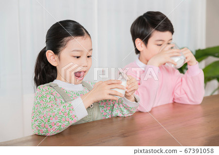 Happy children concept, a portrait of asian children smiling 274 67391058