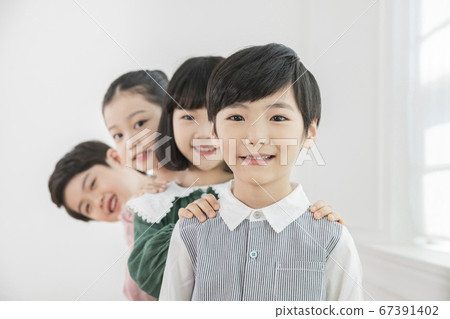 Happy children concept, a portrait of asian children smiling 164 67391402
