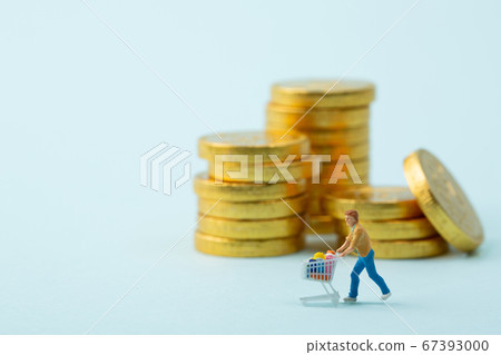 Miniature world concept- Miniature figurine of traveler, businessman, couple, family 238 Miniature world concept- Miniature figurine of traveler, businessman, couple, family 238 67393000