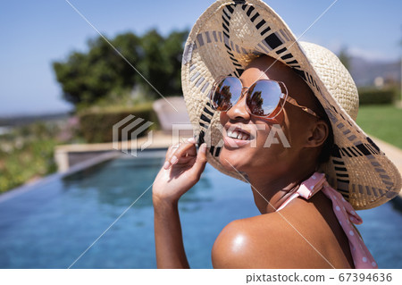 Woman wearing hat and sunglasses Woman wearing hat and sunglasses 67394636