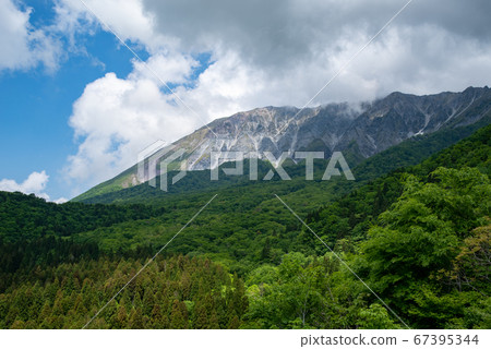 Hoki Daisen as seen from the Keyake Pass (May 2020) Hoki Daisen as seen from the Keyake Pass (May 2020) 67395344