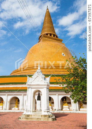 Phra Pathom Chedi, the tallest pagoda in Thailand Phra Pathom Chedi, the tallest pagoda in Thailand 67397871