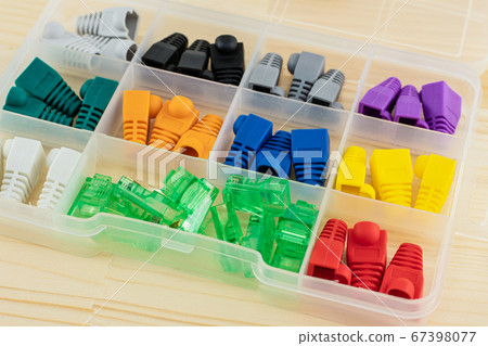 box full of caps and connector for wire rj 45 67398077
