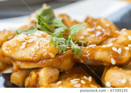 Fried Chicken with Garlic and Pepper on Center Frame Fried Chicken with Garlic and Pepper on Center Frame 67399195