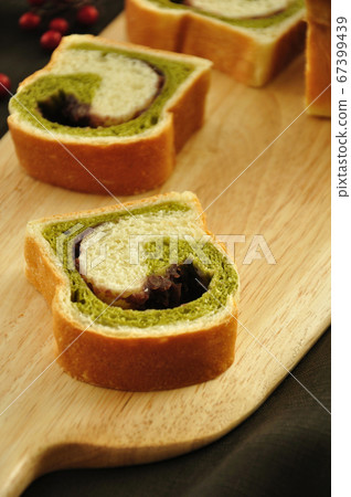 抹茶和豆沙吐司 67399439