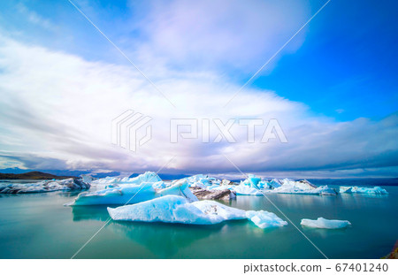 Iceland Lake with Melting Glaciers Iceland Lake with Melting Glaciers 67401240