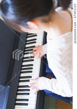 Girl playing the piano at home ahead of going out [New normal of Wiscorona] 67403103