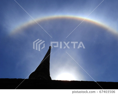 Corona, ring around the sun 67403506