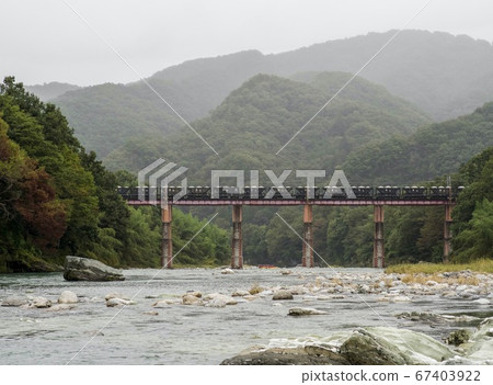 朦朧的荒川大橋 朦朧的荒川大橋 67403922