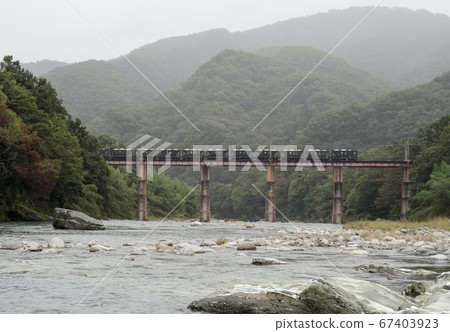 朦朧的荒川大橋 朦朧的荒川大橋 67403923