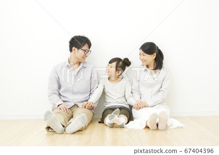 一個家庭 67404396