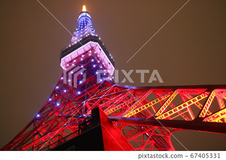 Tokyo Tower Infinity Diamond Veil illuminated in blue 67405331