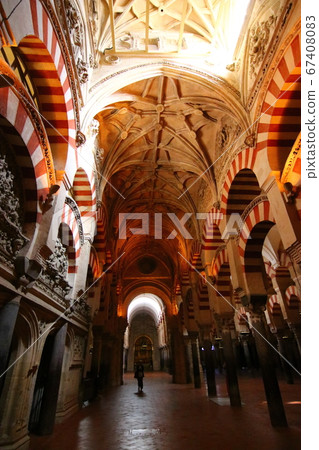 Mezquita in the early morning Mezquita in the early morning 67408083