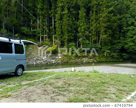 Riverside campsites and cars 67410794