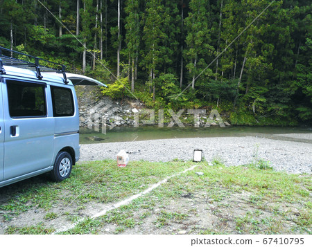 Riverside campsites and cars 67410795