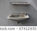 Old washbasin that is broken doesn't work. 67412430