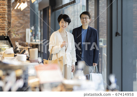 年長夫婦購物咖啡館 67414958
