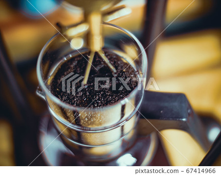 Extraction of brewed coffee 67414966
