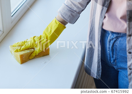 Woman makes cleaning Woman makes cleaning 67415992