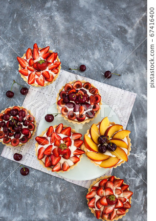 Cherry, strawberry and peach tartlets 67416400