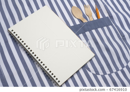 Cutlery and pencils in notebook and apron pockets Cutlery and pencils in notebook and apron pockets 67416910