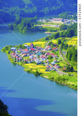 大石初夏村（垂直） 67419403