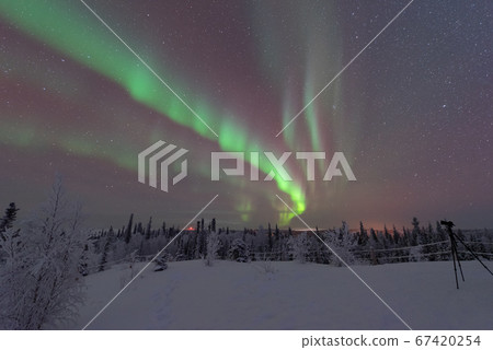 加拿大耶洛奈夫冬季極光 67420254