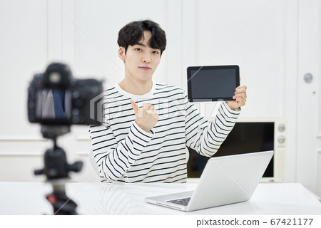 Business man youtuber 67421177