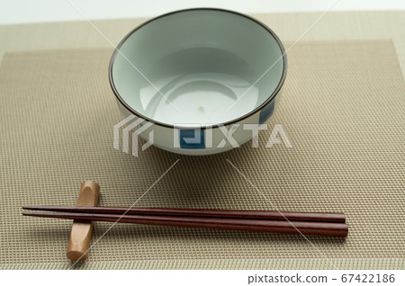 Small bowl and chopsticks 67422186