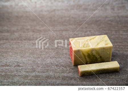 A stone carved seal with a sword. Stone carving and vermilion. A seal, seal, or signature to be stamped on a document. 67422357