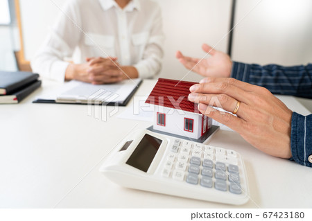 Sale representative offer house purchase contract Sale representative offer house purchase contract 67423180