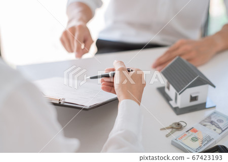 Sale representative offer house purchase contract 67423193