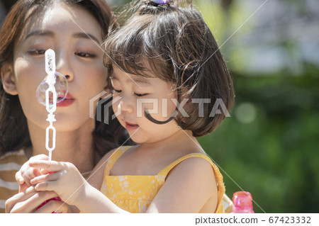 家庭,女人,媽媽 家庭,女人,媽媽 67423332