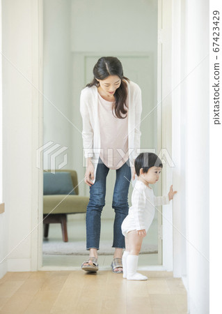 家庭,女人,媽媽 家庭,女人,媽媽 67423429