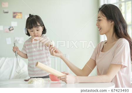 家庭,女人,媽媽 家庭,女人,媽媽 67423493