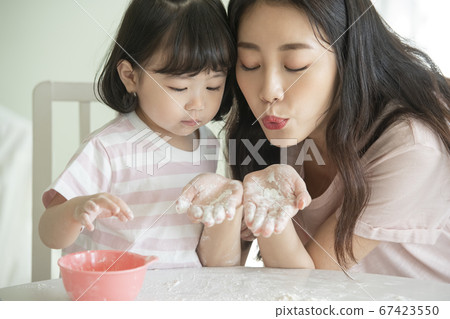 家庭,女人,媽媽 家庭,女人,媽媽 67423550