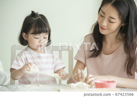 家庭,女人,媽媽 家庭,女人,媽媽 67423566