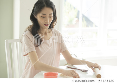 家庭,女人,媽媽 家庭,女人,媽媽 67423580