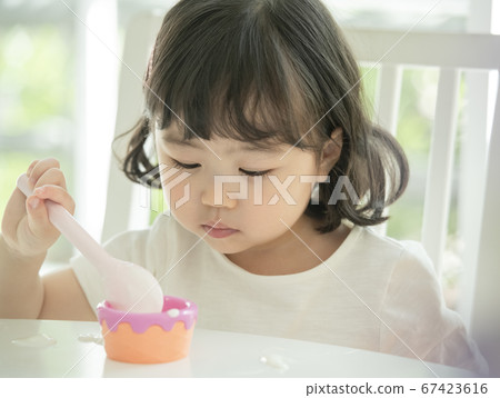 家庭，女人，女孩 67423616